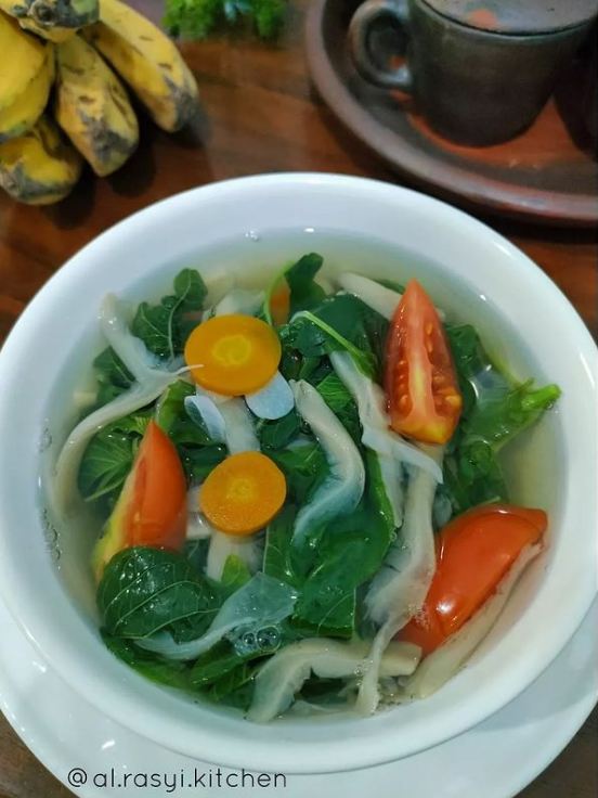 30 Resep sayur bayam bening, segar, simpel, dan menggugah selera