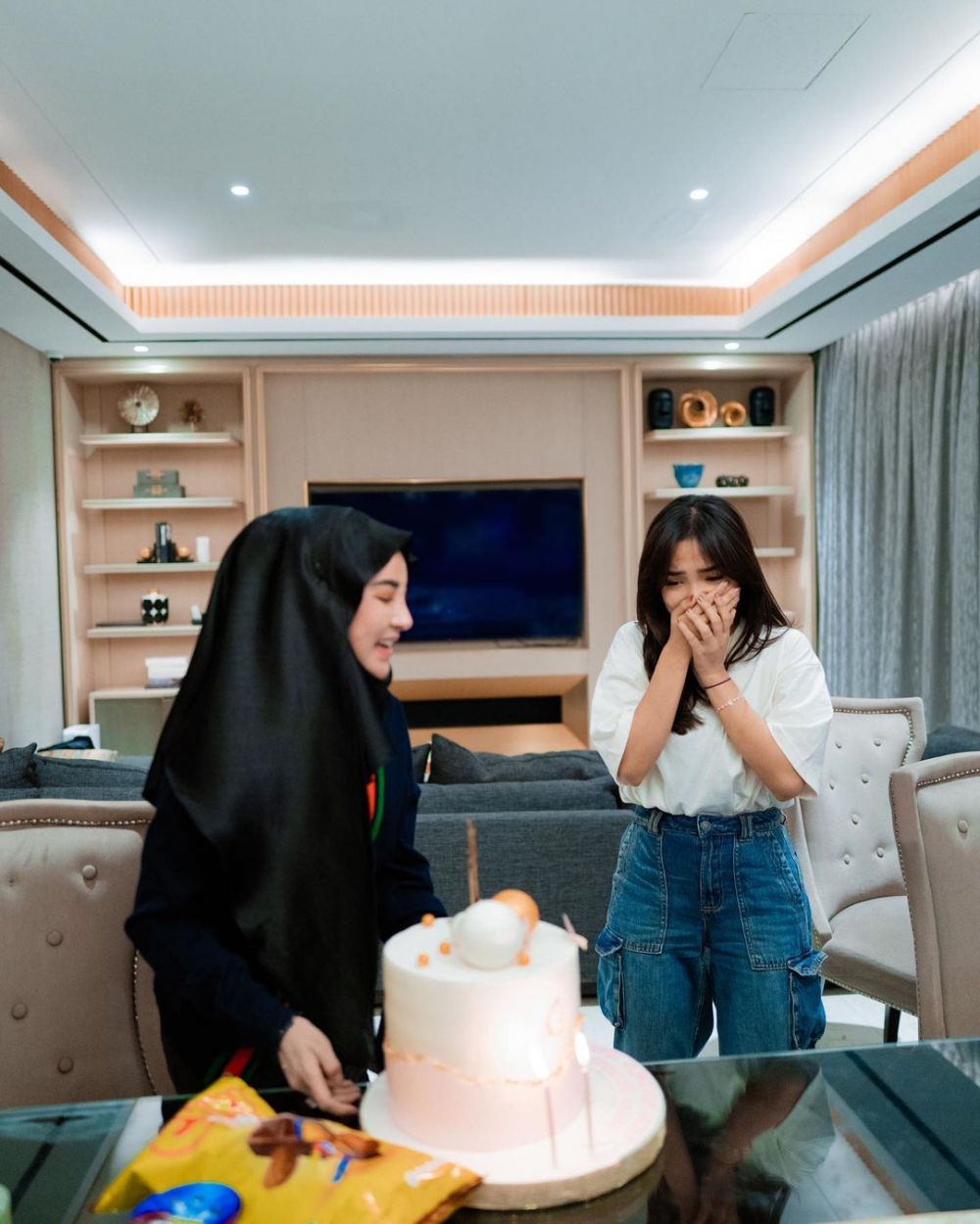 Momen ultah Fuji ke-21 tahun, pesan haru sang ayah bikin mewek © 2023 brilio.net