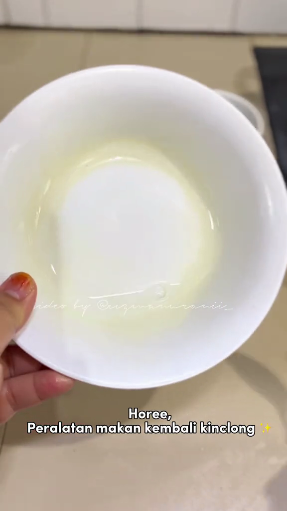 Tak perlu digosok, ini cara bersihkan mangkuk melamin kusam agar kinclong lagi pakai 2 bahan sederhana