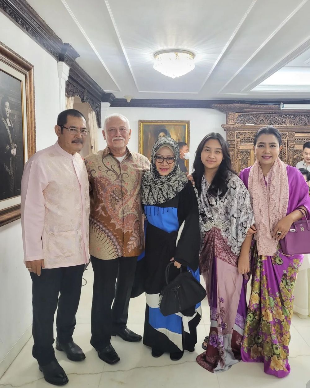 Mayangsari bareng keluarga suami © 2023 brilio.net