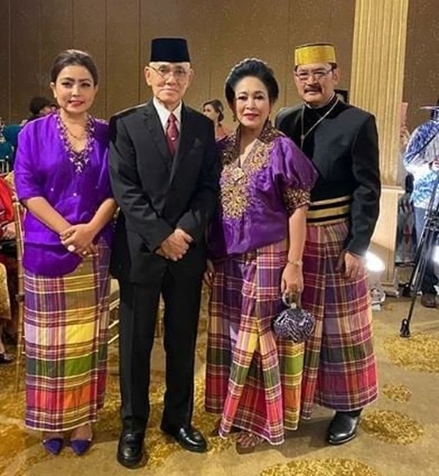 Mayangsari bareng keluarga suami © 2023 brilio.net