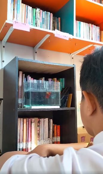 permainan random siswa dalam kelas saat pelajaran Berbagai sumber