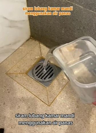 trik atasi lubang saluran air kamar mandi mampet cuma dua bahan dapur © 2023 brilio.net