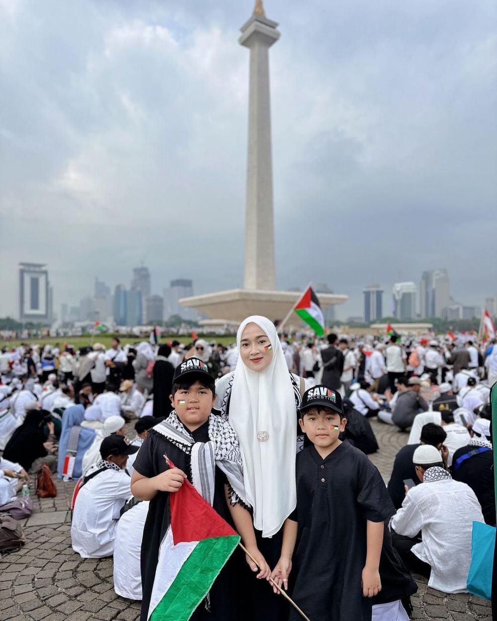 seleb ikut Aksi Bela Palestina © 2023 brilio.net seleb ikut Aksi Bela Palestina © 2023 brilio.net