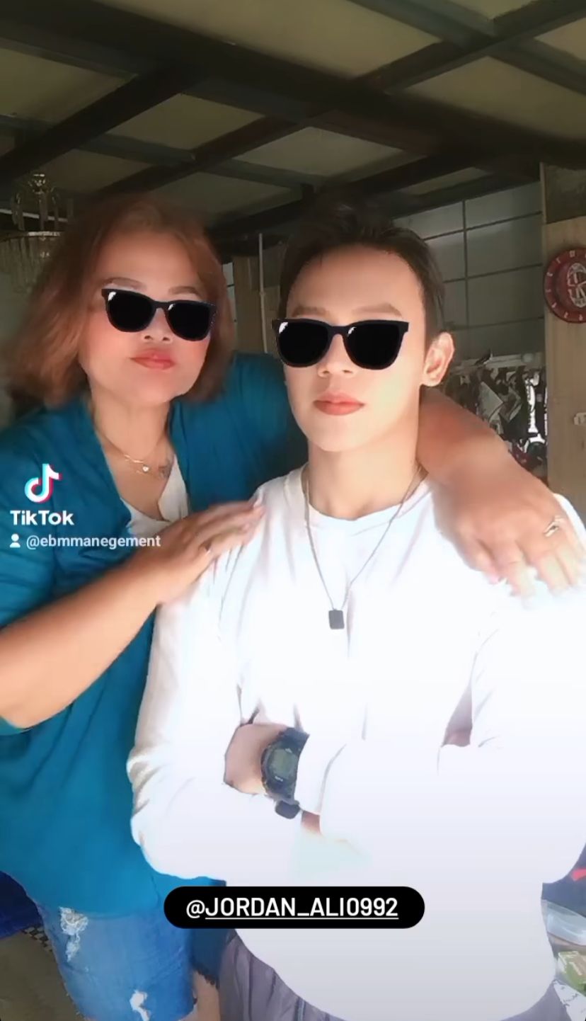 potret eva manurung dan pacar brondong © berbagai sumber