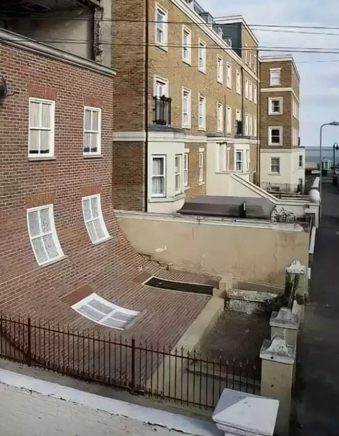 Potret kocak desain nyeleneh rumah Berbagai sumber Potret kocak desain nyeleneh rumah Berbagai sumber