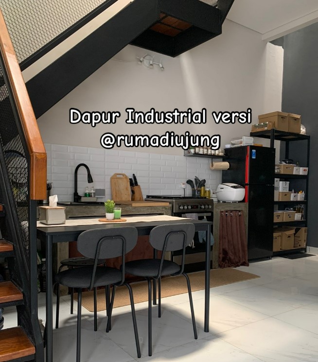 potret dapur segaris kolong tangga tanpa kitchen set  © berbagai sumber potret dapur segaris kolong tangga tanpa kitchen set  © berbagai sumber