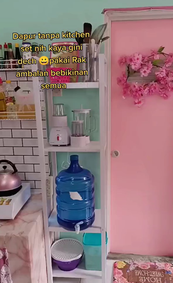 potret dapur tanpa kitchen set visualnya nyegerin mata © berbagai sumber