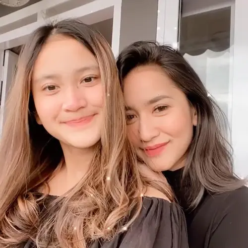 risma nilawati dan putri bak seumuran © berbagai sumber