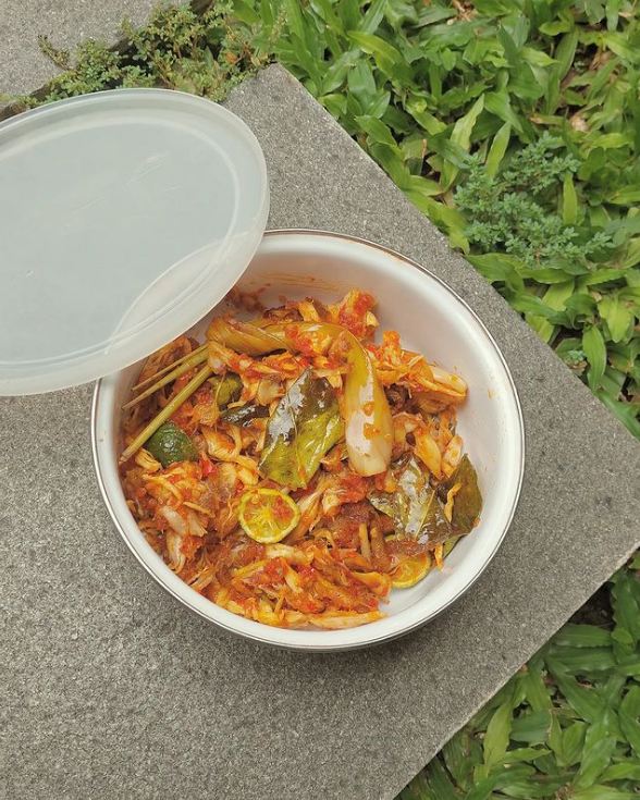 25 Resep olahan ayam suwir pedas, gurih dan lezatnya bikin nambah