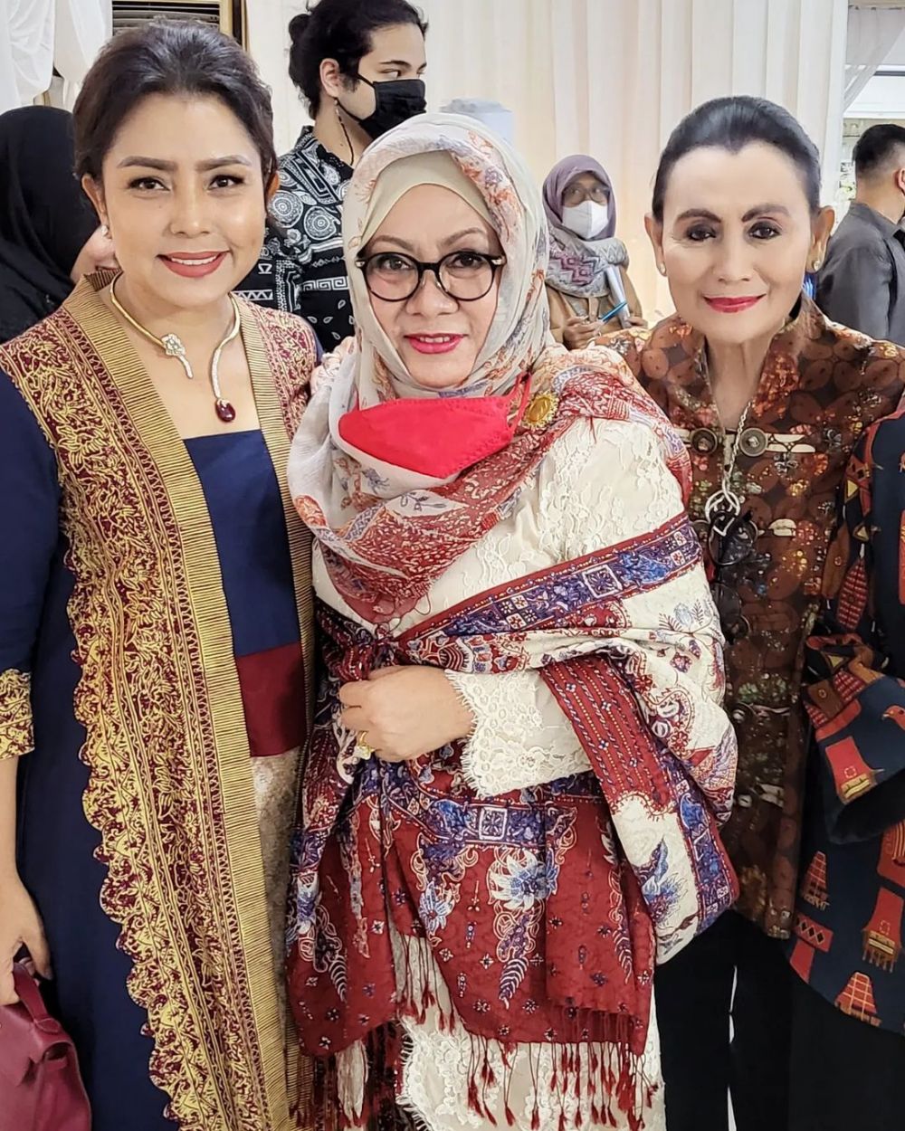 kebersamaan mayangsari dan keluarga sang suami © instagram