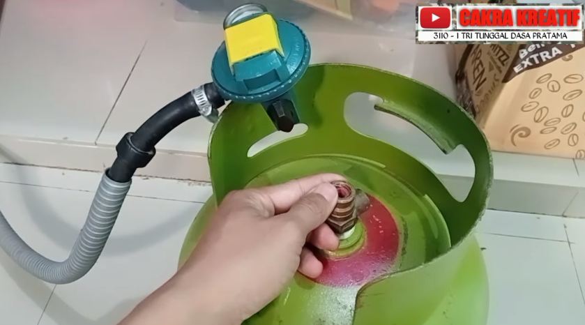 Bukan ditambal karet atau ban bekas, ini cara mudah atasi tabung gas elpiji bocor cuma pakai 1 alat