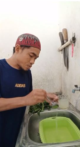 Bukan garam atau baking soda, ini cara mencuci kangkung agar bebas ulat cuma pakai 1 bahan dapur