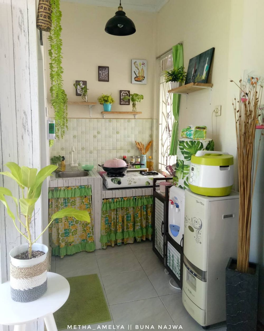 dapur mungil serba hijau bikin segar © 2023 brilio.net