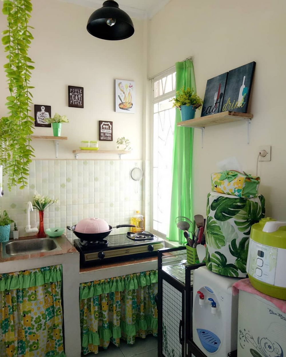 dapur mungil serba hijau bikin segar © 2023 brilio.net