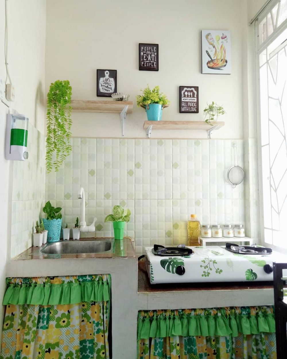 dapur mungil serba hijau bikin segar © 2023 brilio.net