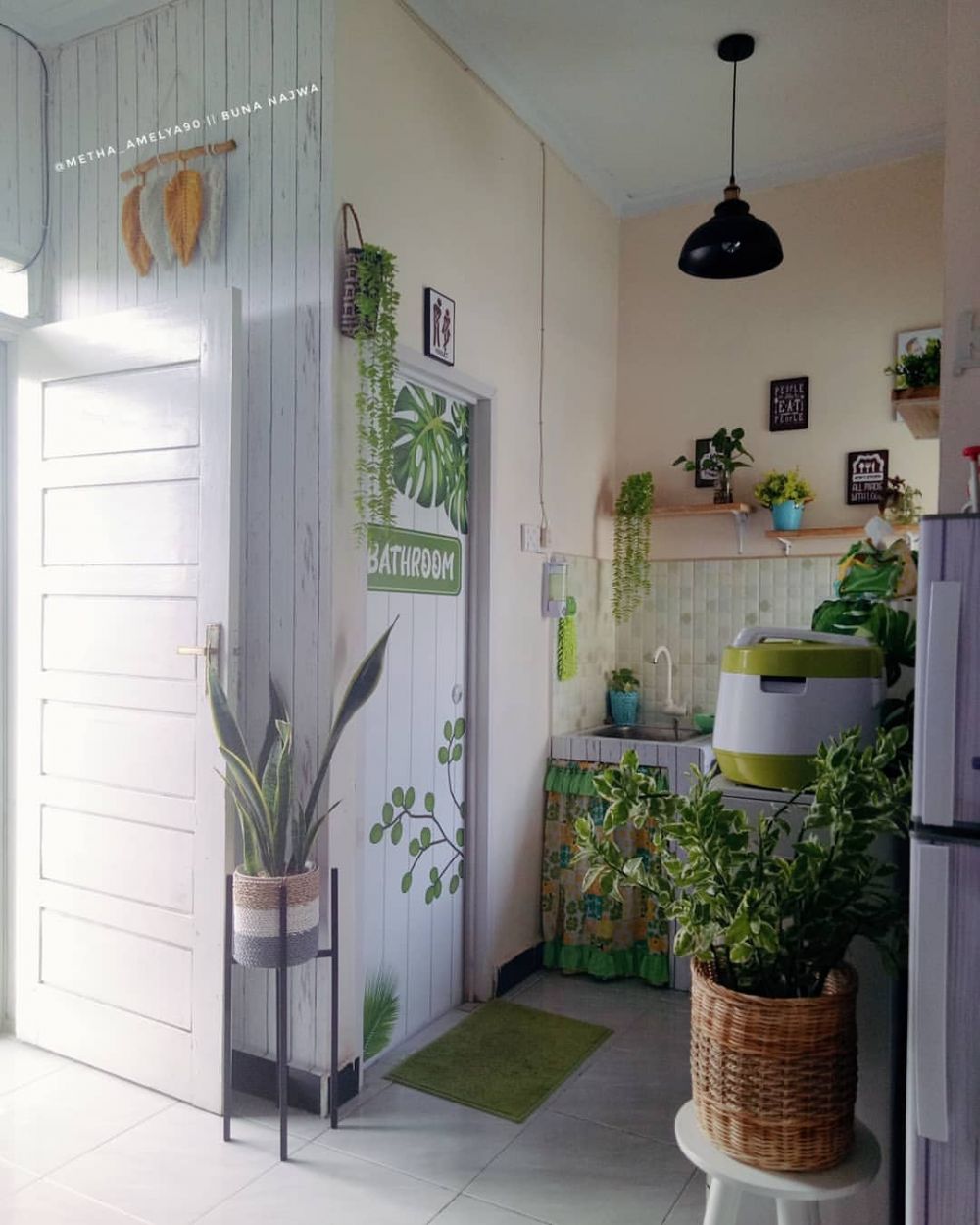 dapur mungil serba hijau bikin segar © 2023 brilio.net