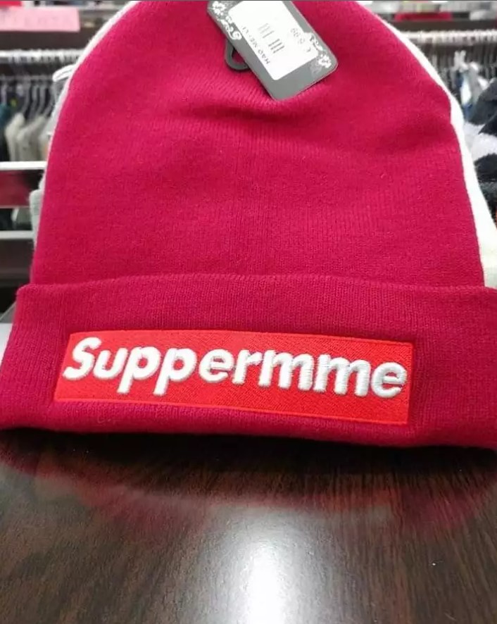 Potret pelesetan brand pada busana Berbagai sumber