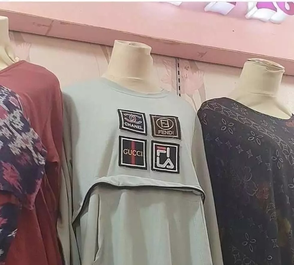 Potret pelesetan brand pada busana Berbagai sumber