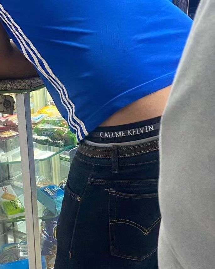 Potret pelesetan brand pada busana Berbagai sumber