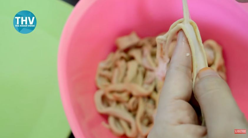 Cukup tambah 1 bahan dapur, ini trik bikin usus krispi lebih gurih dan tak alot hingga 2 bulan