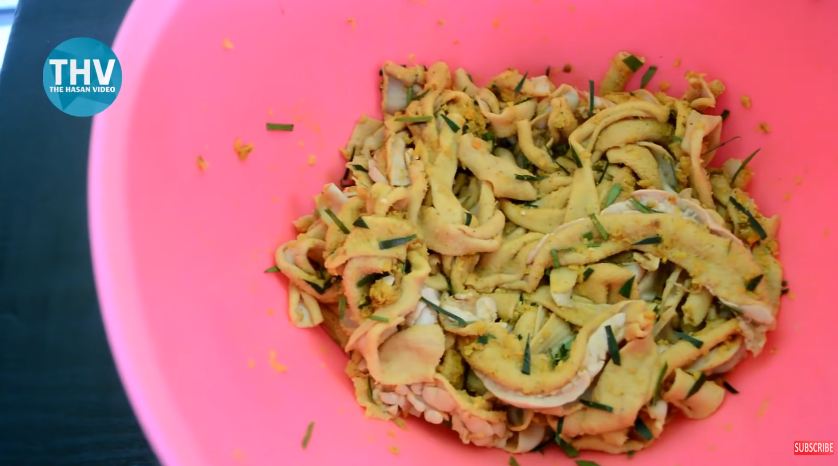 Cukup tambah 1 bahan dapur, ini trik bikin usus krispi lebih gurih dan tak alot hingga 2 bulan