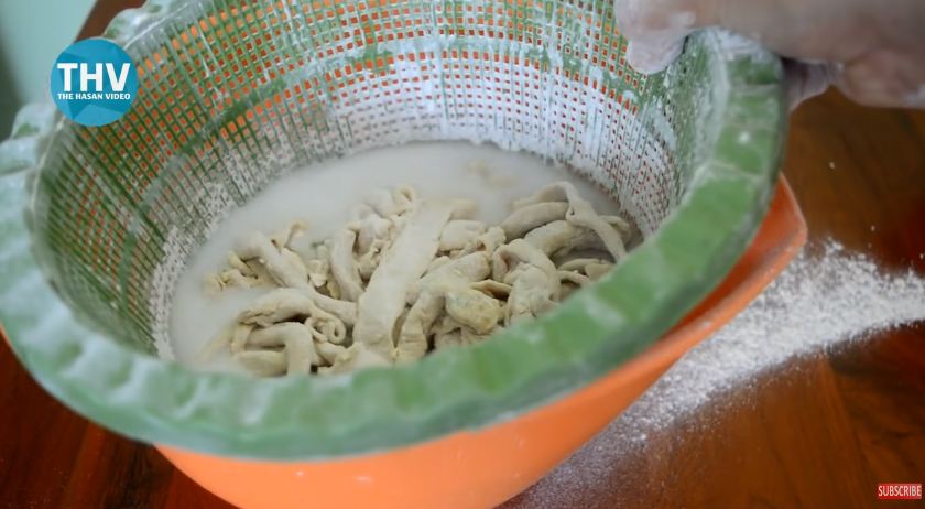 Cukup tambah 1 bahan dapur, ini trik bikin usus krispi lebih gurih dan tak alot hingga 2 bulan