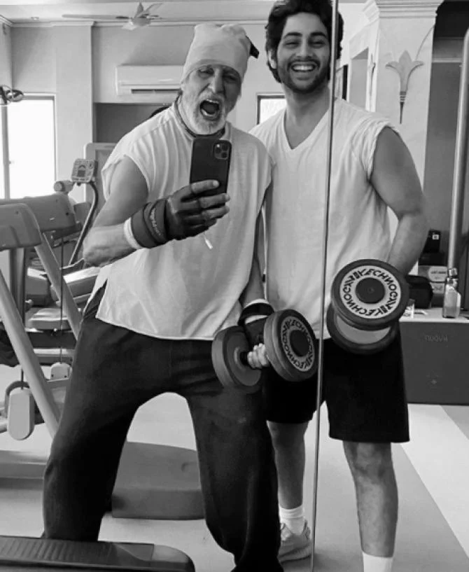 momen kedekatan agastya nanda dan amitabh bachchan © instagram