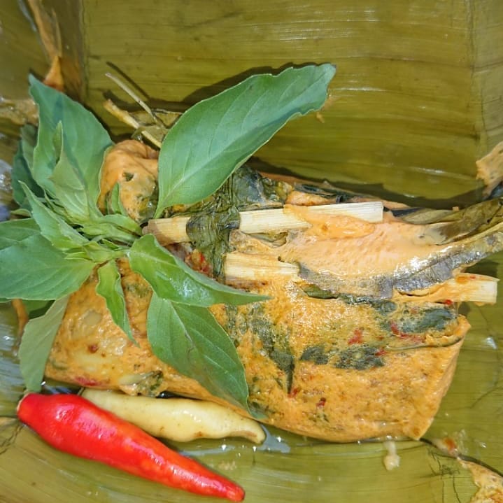 21 Cara membuat pepes ayam kemangi, simpel dan bikin nagih