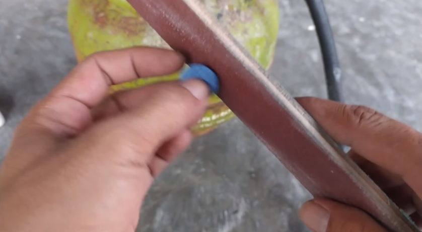 Bukan ditambal karet atau benang jahit, ini trik mengatasi tabung gas bocor pakai 1 jenis sampah