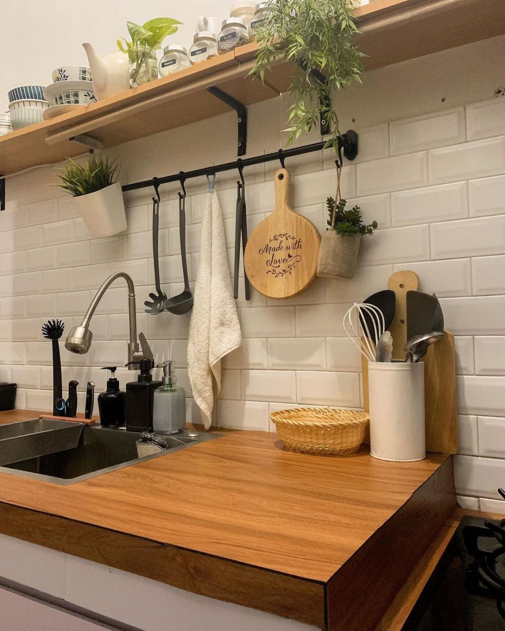 dapur segaris gang senggol tanpa kitchen apik © 2023 brilio.net dapur segaris gang senggol tanpa kitchen apik © 2023 brilio.net