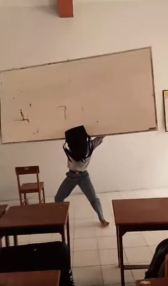 kelakuan nyeleneh siswa di dalam kelas Berbagai sumber