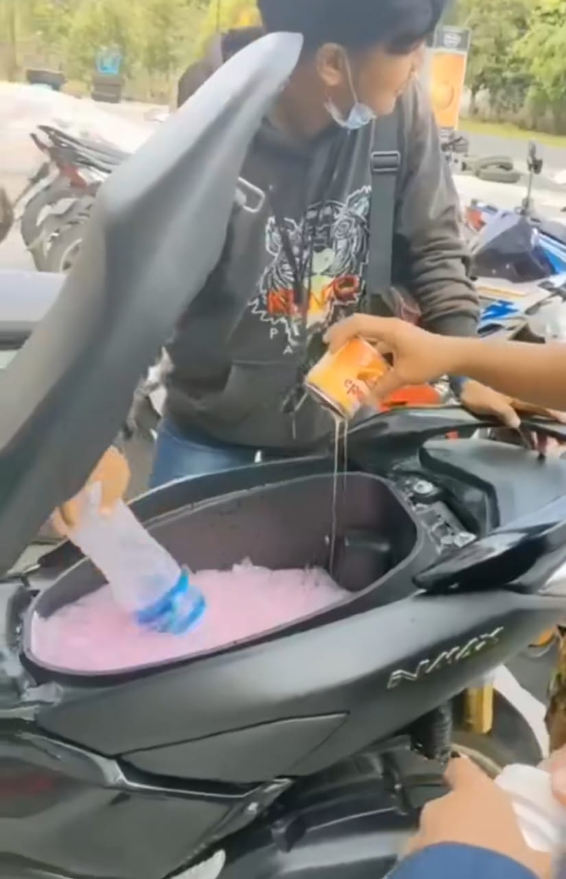 motor tempat makan berbagai sumber