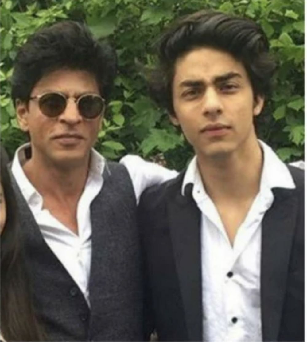 Shah Rukh Khan dan Aryan Khan © 2023 brilio.net Shah Rukh Khan dan Aryan Khan © 2023 brilio.net