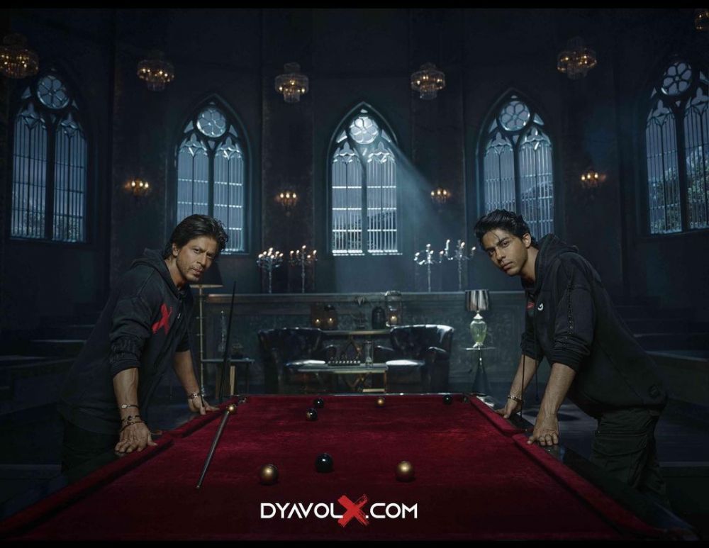 Shah Rukh Khan dan Aryan Khan © 2023 brilio.net Shah Rukh Khan dan Aryan Khan © 2023 brilio.net