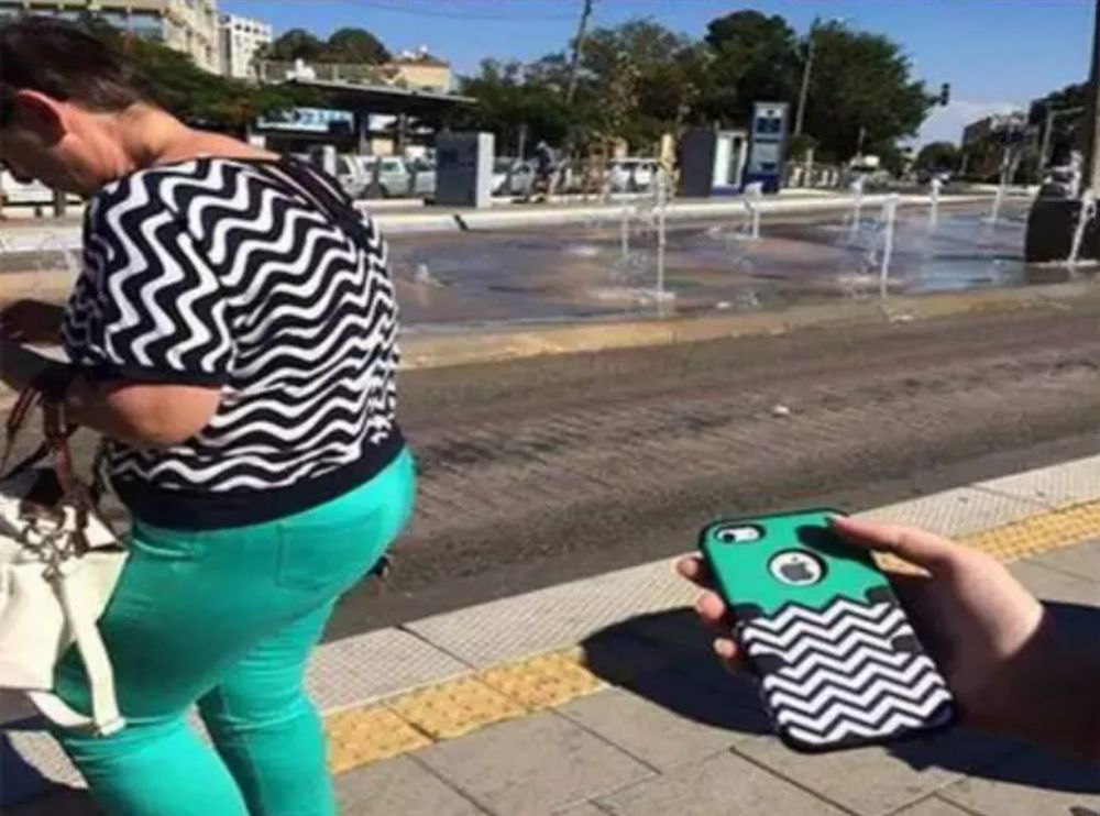 Potret menipu mata dari samping Berbagai sumber Potret menipu mata dari samping Berbagai sumber