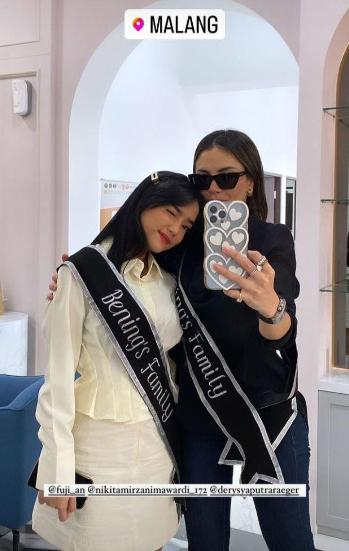 keakraban nikita mirzani dan fuji © berbagai sumber