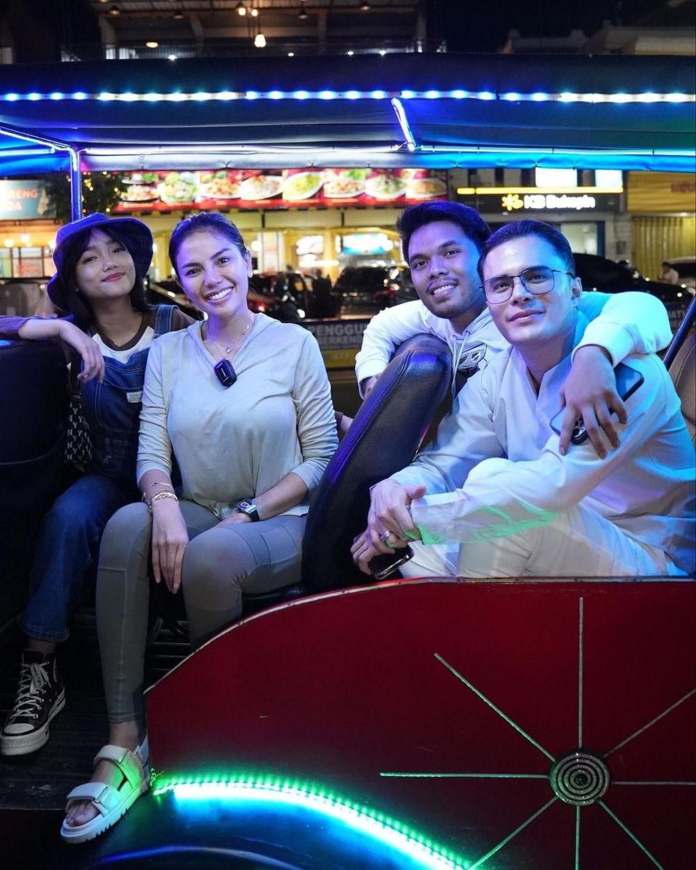 keakraban nikita mirzani dan fuji © berbagai sumber