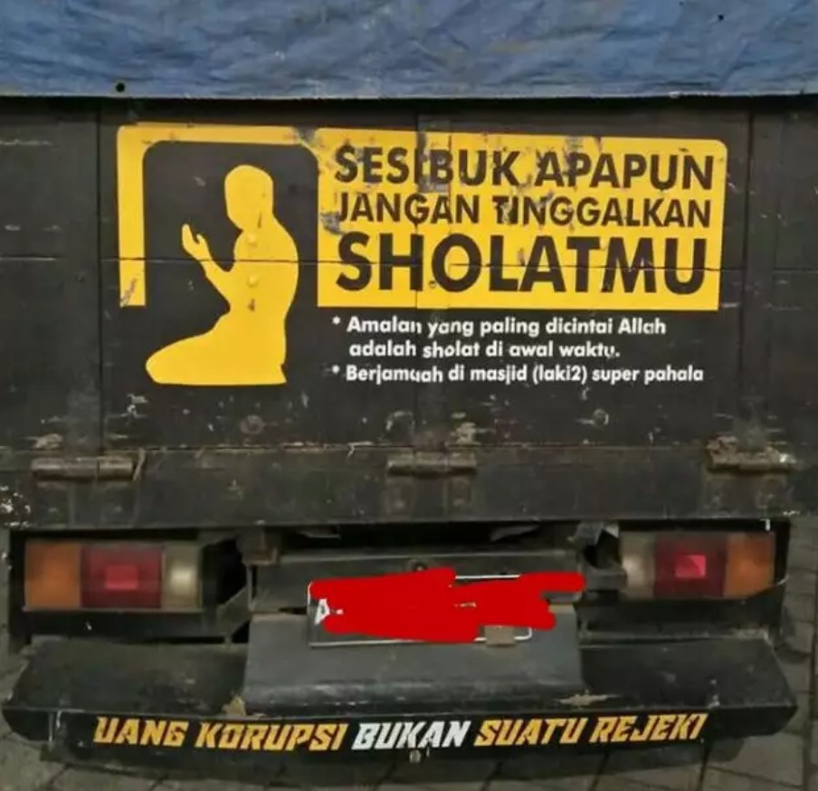 Potret kocak pantat truk Berbagai sumber Potret kocak pantat truk Berbagai sumber