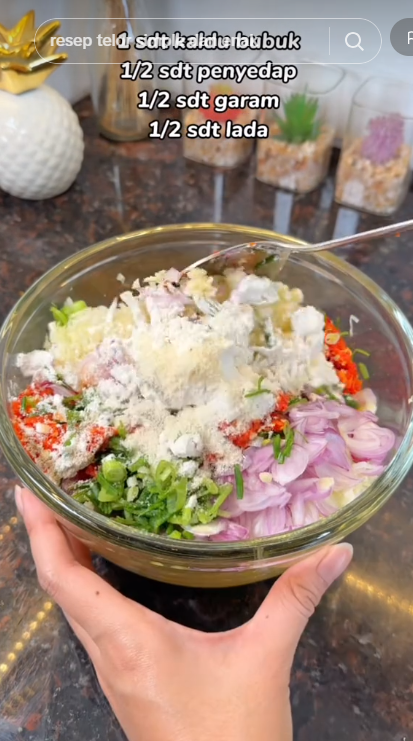 Bukan ditambah terigu atau tempe, ini trik bikin telur dadar semakin tebal cuma pakai 2 bahan makanan