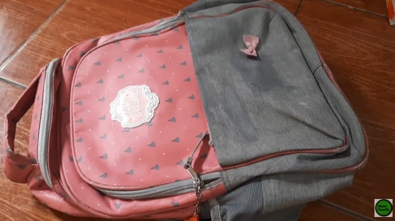 bersihkan tas dari jamur yang membandel © YouTube bersihkan tas dari jamur yang membandel © YouTube