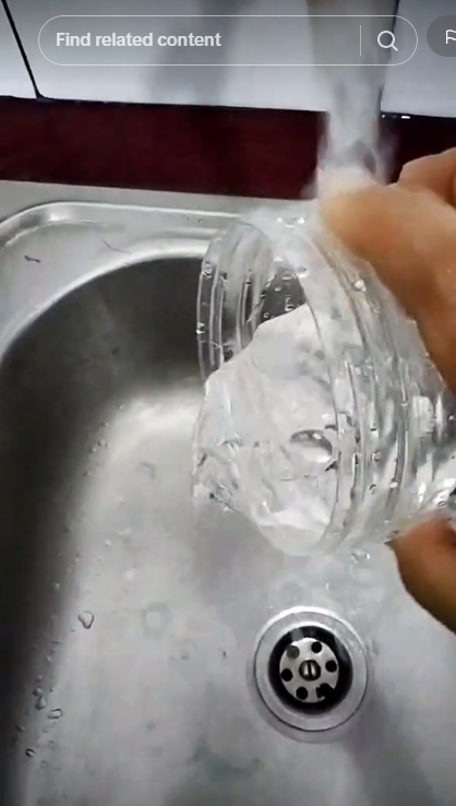 Nggak perlu pakai koran, ini cara mudah hilangkan bau tengik di toples dengan 1 bumbu dapur