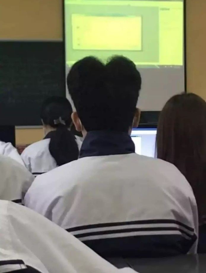 Jepretan kocak dari belakang Berbagai sumber