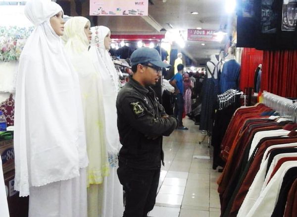 Manekin nyeleneh abis berbagai sumber Manekin nyeleneh abis berbagai sumber