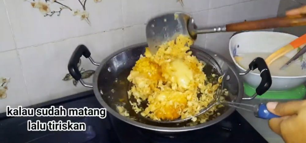 Cukup tambah 2 bahan dapur, ini trik bikin tape goreng lebih krispi dan renyah tahan lama