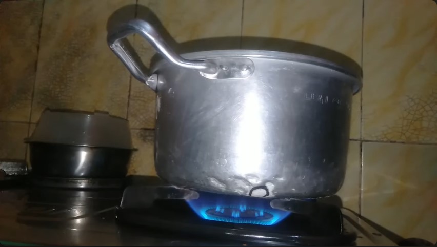 Tak perlu ditambal aluminium foil, ini trik atasi panci bocor cukup tambah 1 bahan dapur