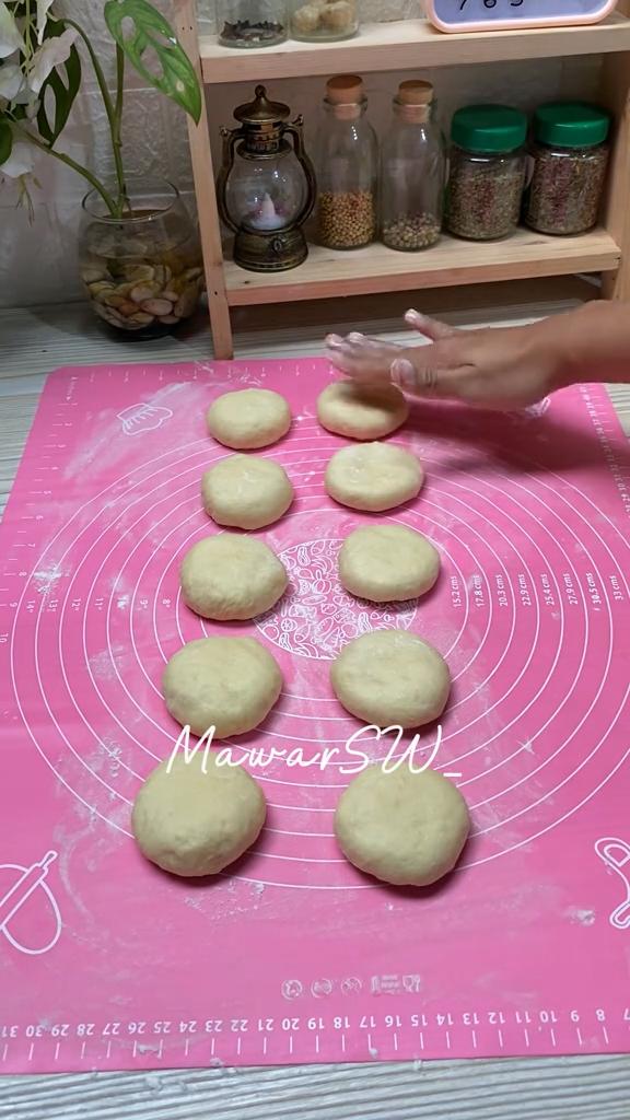 Tanpa diberi telur dan diuleni, ini cara bikin donat lebih empuk, tak keriput, dan mengembang sempurna