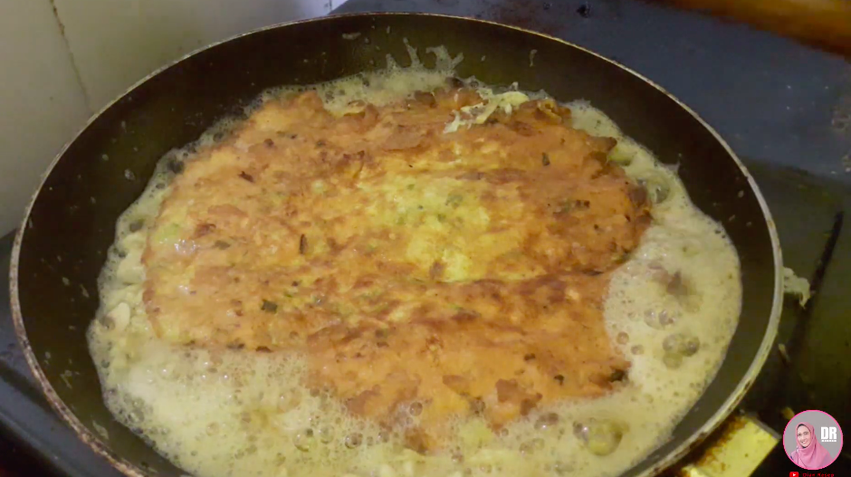 Tanpa pakai tepung terigu atau sayur kol, ini cara bikin telur dadar tebal cuma tambah 1 bahan makanan