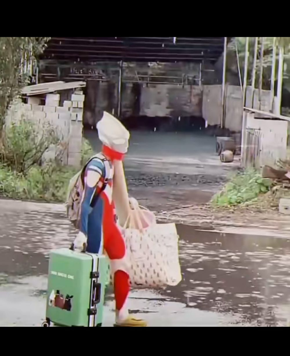 kelakuan ultraman ngakak berbagai sumber