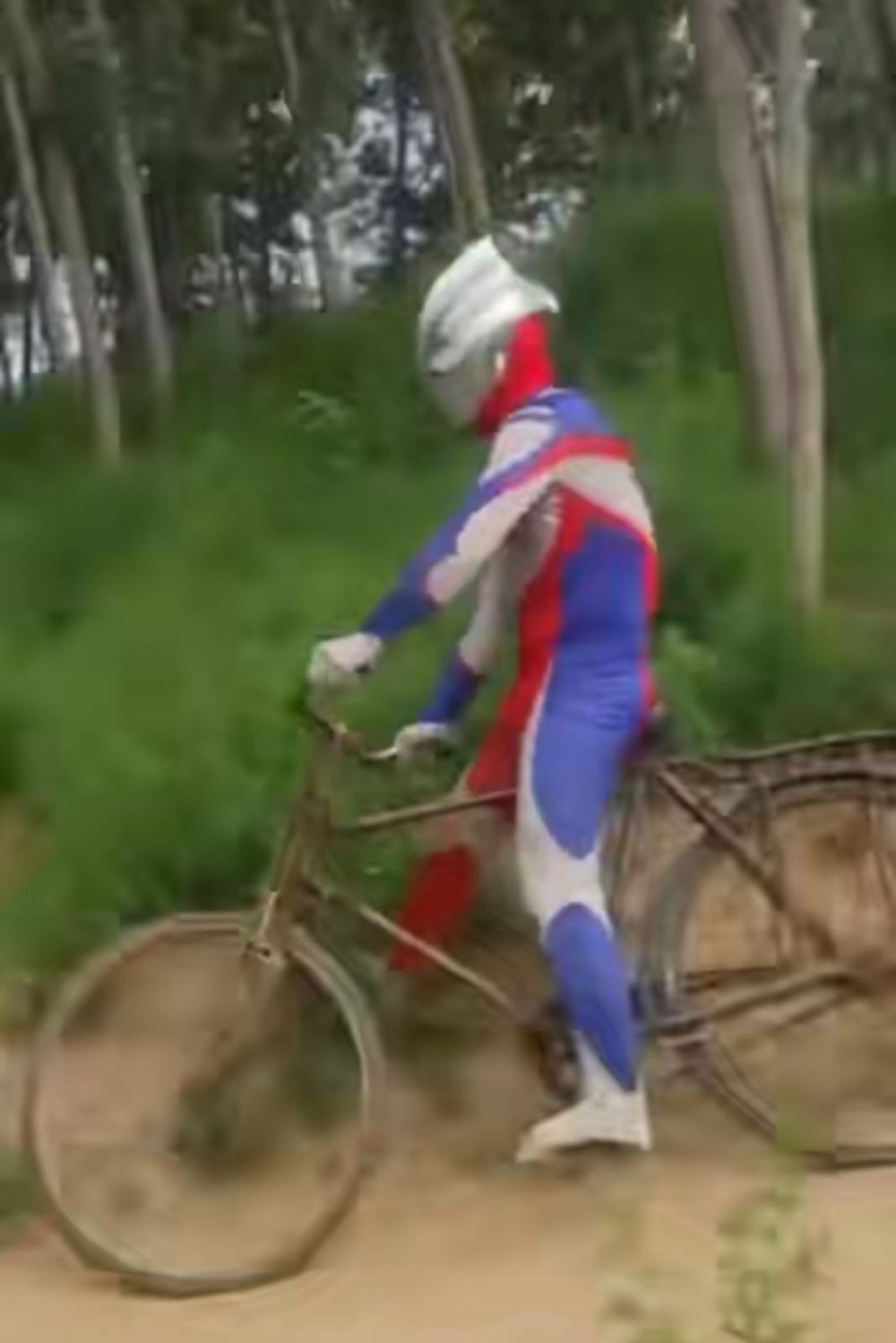 kelakuan ultraman ngakak berbagai sumber